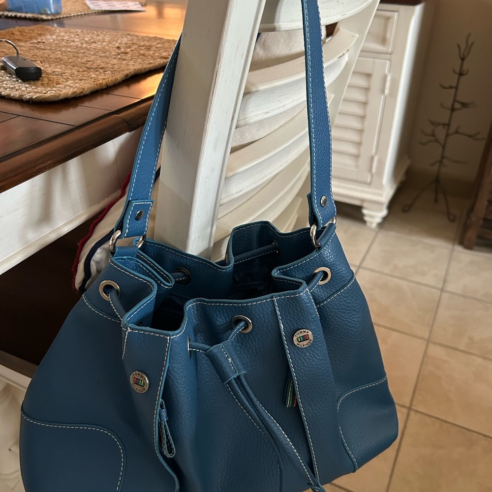 Tommy Hilfiger Blue Leather Shoulder Bag